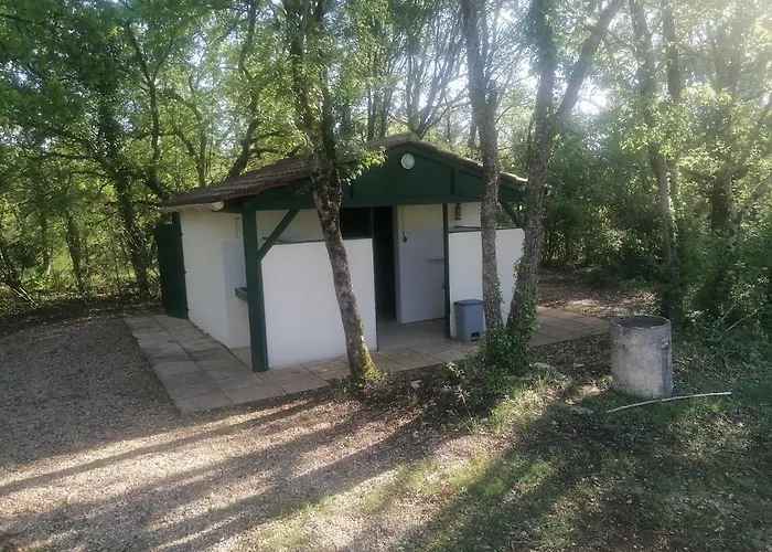 مكان تخييم Emplacement Tente Car Saint-Aubin-de-Nabirat